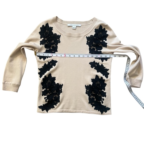 Diane von Furstenberg Lace Appliqué Wool blend Sweater Sz Medium - Picture 9 of 9